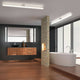 LED Bad Spiegelleuchte Loom 60cm 1130lm chrom Warmweiß in modernem Badezimmer mit Holz- und Steinelementen.