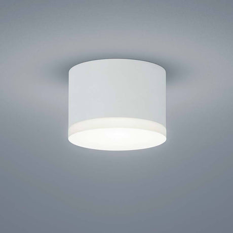 LED Plafonnier Pala blanc au design moderne avec boîtier blanc et diffusion uniforme de la lumière.