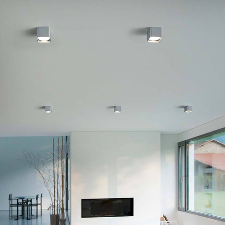 LED Plafonnier Dora argenté mat au plafond dans un design d’espace moderne.