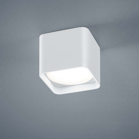 LED Dora ceiling light in white on the ceiling, modern and elegant design in white.