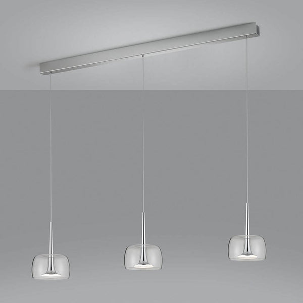 LED Pendelleuchte Flute Chrom, dreiflammig mit transparent-satinierten Gläsern über dem Esstisch