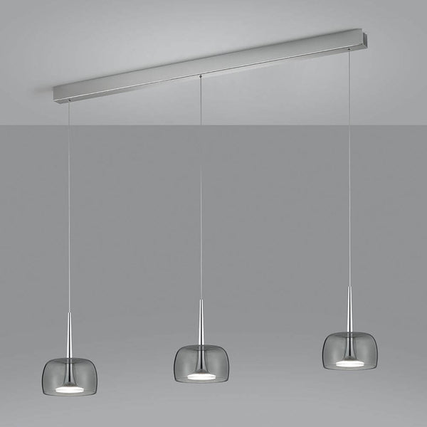 LED Pendelleuchte Flute Chrom, dreiflammig mit transparent-satinierten Gläsern über dem Esstisch
