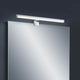 LED Wandlampe Gaia Chrom über einem Spiegel für elegantes Lichtdesign.