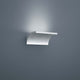 LED Wandlampe Adeo Nickel-Matt an grauer Wand, modernes Design und elegante Beleuchtung.