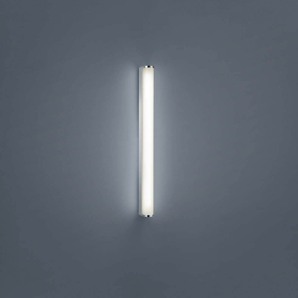 LED Wandlampe Ponto Chrom an einer grauen Wand installiert, moderne und stilvolle Beleuchtung