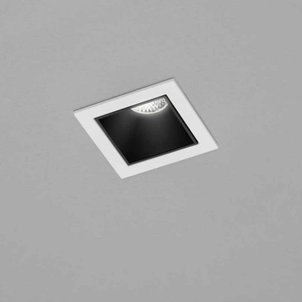 Mini LED Einbaustrahler PIC eckig in Weiß mit schwarzem Innenteil für modernes Wohndesign.