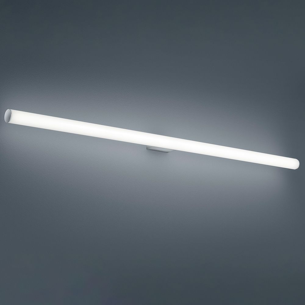 Wandlampe Loom IP44 in Chrom, ideal für Badezimmerbeleuchtung, mit 20 Watt LED in warmem Licht (2900 Kelvin).