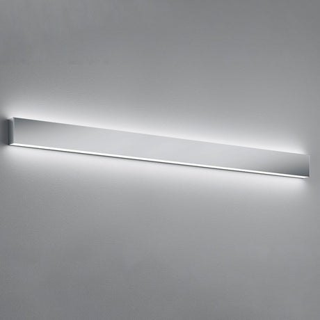 LED Wandleuchte Vis IP44 Chrom an einer Wand montiert, ideal für Badezimmer und Eingangsbereiche.