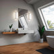 Moderne Badezimmergestaltung mit LED Wandleuchte Zelo IP44 Chrom neben Spiegel und Pflanzen.