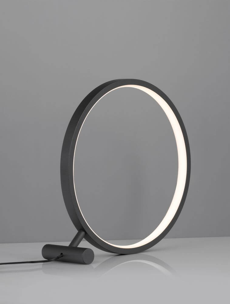 Hola LED Tischleuchte 3000K Schwarz in modernem Design mit schwarzem Rahmen und warmem Licht.