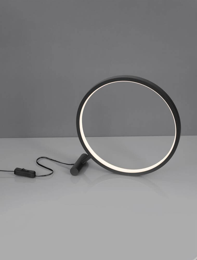 Hola LED Tischleuchte 3000K Schwarz, moderne Tischleuchte mit harmonischem Design und warmweißem Licht.