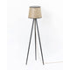 Holz Dreibein-Stehlampe mit Heuschirm aus Naturmaterialien und schlichtem Design