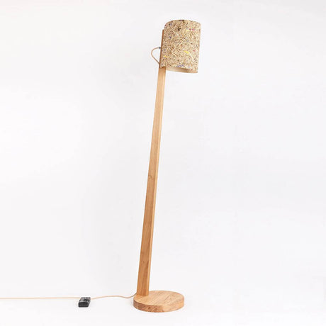 Holz Stehlampe mit Schirm Zylindrisch 167cm in Holz mit natürlichem Lampenschirm aus Heu oder ähnlichen Materialien.