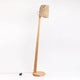 Holz Stehlampe mit zylindrischem Schirm aus natürlichen Materialien, 167 cm hoch, modernes individuelles Design.