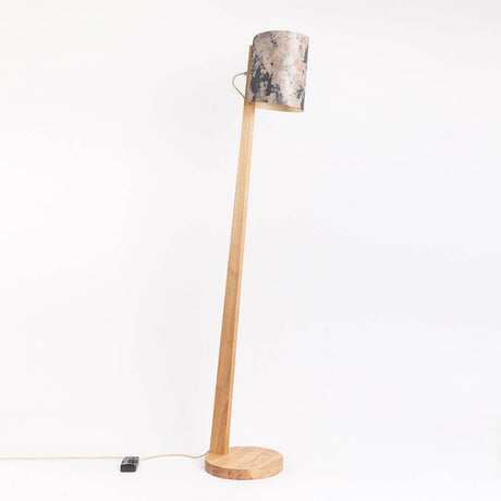 Holz Stehlampe mit Schirm Zylindrisch 167cm aus natürlichen Materialien und modernem Design.