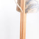 Holz Stehleuchte mit geschwungenem Schirm aus transluzentem Stein und natürlichem Holz, 167cm hoch.