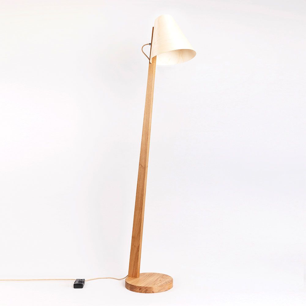 Wooden floor lamp with curved shade 167cm