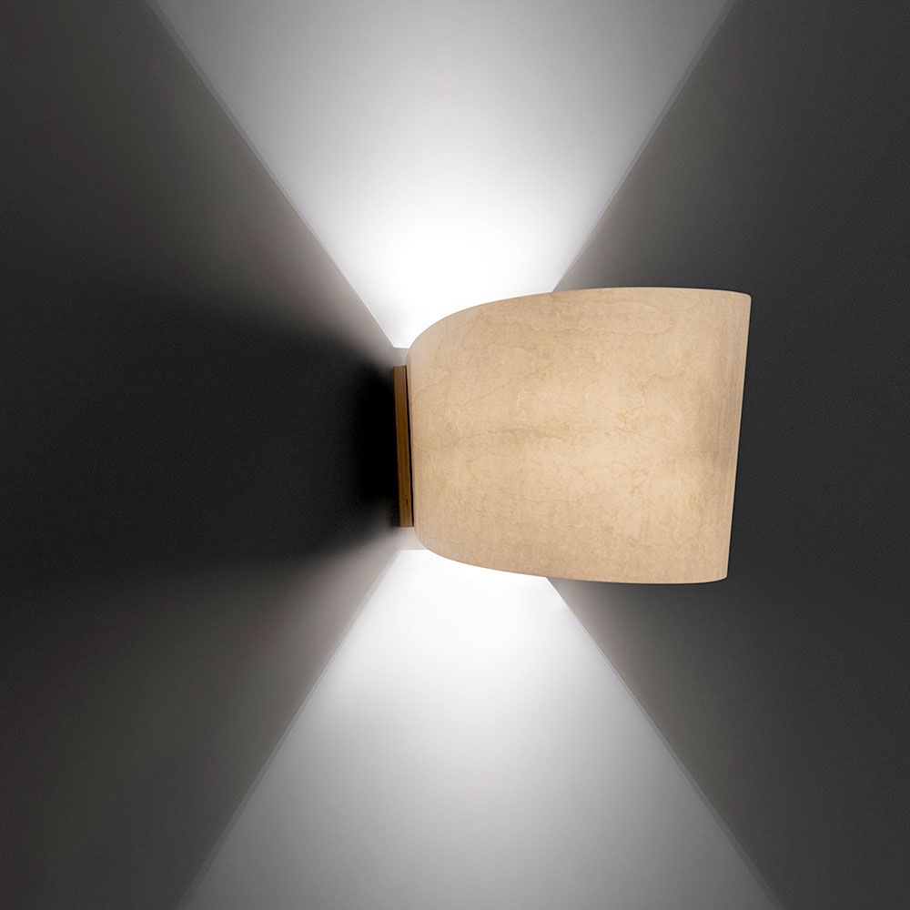 Aplique de madera con pantalla cilíndrica