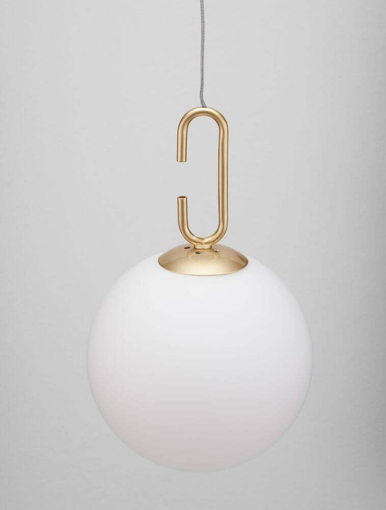 Hook LED Pendelleuchte Ø 18cm 3000K Gold-Gebürstet, Weiß - elegante Pendelleuchte aus Glas und Metall.