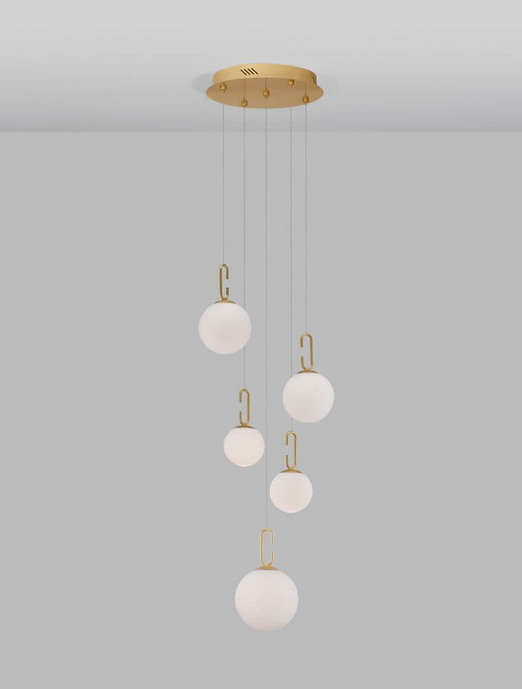 Hook LED Pendelleuchte 5-flammig Ø 42cm 3000K Gold-Gebürstet, Weiß mit runden Glaskugeln