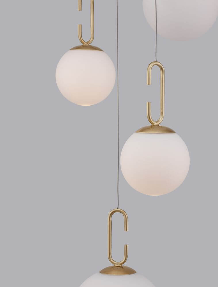 Hook LED Pendelleuchte 5-flammig Ø 42cm 3000K Gold-Gebürstet, Weiß in stilvollem Ambiente