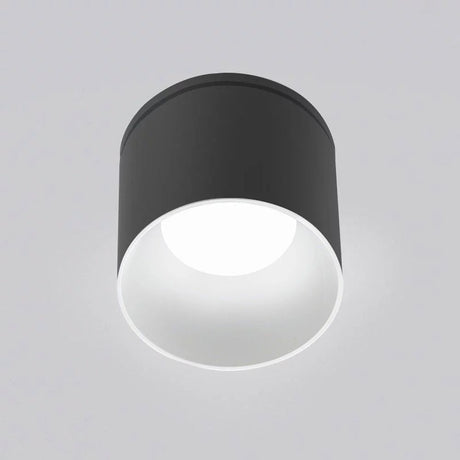 Icone Kone 7 Deckenleuchte in schwarz, elegante zylinderförmige Aluminiumleuchte für stilvolle Akzente.