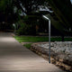 Agos LED Outdoor-Wegleuchte IP54 leuchtet den Weg im Garten mit modernem Design und IP54 Schutz.
