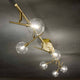 Deckenleuchte Maracas 6-flg. Messing in modernem Design mit stilvollen Glaskugeln.