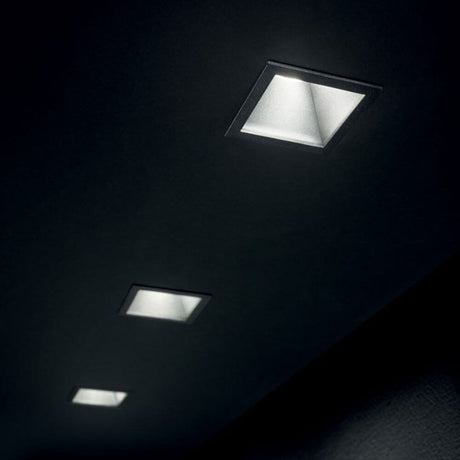 Recessed spotlight Game Square Black Black mounted in a ceiling, square shape, elegant design.
