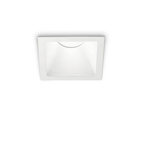 Einbaustrahler Game Square Weiß mit quadratischer, eleganter Einfassung in mattem Weiß für Deckeninstallation.