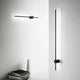 Essence LED Wandlampe 124cm elegant an Wänden montiert mit modernem Design und warmem Licht.