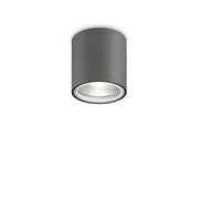 Plafonnier en saillie Gun anthracite IP44 au design moderne et au faisceau lumineux clair.
