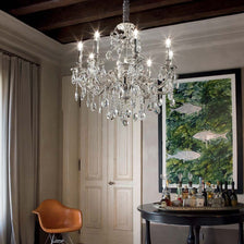 Pendant light Gioconda Sp8 in silver in a stylish living ambience, elegantly illuminated with crystal details.