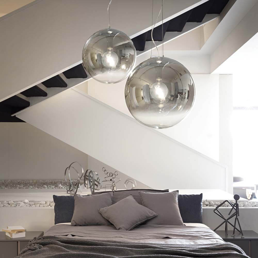 Hängeleuchte Mapa Fade Sp1 D50 in modernem Schlafzimmer mit stilvollem Design und warmem Licht.