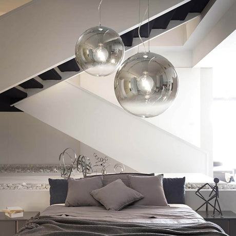 Hängeleuchte Mapa Fade Sp1 D50 in modernem Schlafzimmer mit stilvollem Design und warmem Licht.