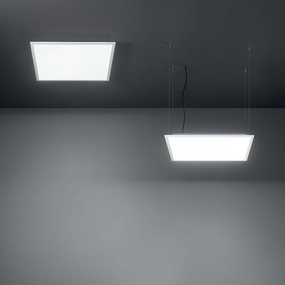 LED Einbau-Panel 60x60cm in der Decke montiert, modernes Lichtdesign für verschiedene Räume.