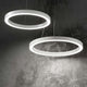 LED Hängeleuchte Oracle Ø 60cm Weiß im modernen Design mit zwei runden, schwebenden Lichtkreisen.