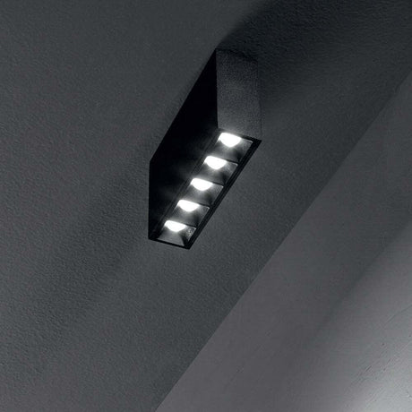Lika LED Deckenstrahler in modernem Design, ideal für stimmungsvolle Raumbeleuchtung.