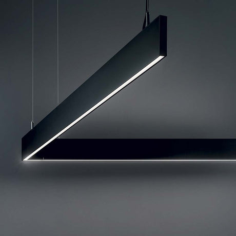 Moderne Linus LED Pendelleuchte in Schwarz, 120 cm, perfektes Lichtdesign für stilvolle Räume.