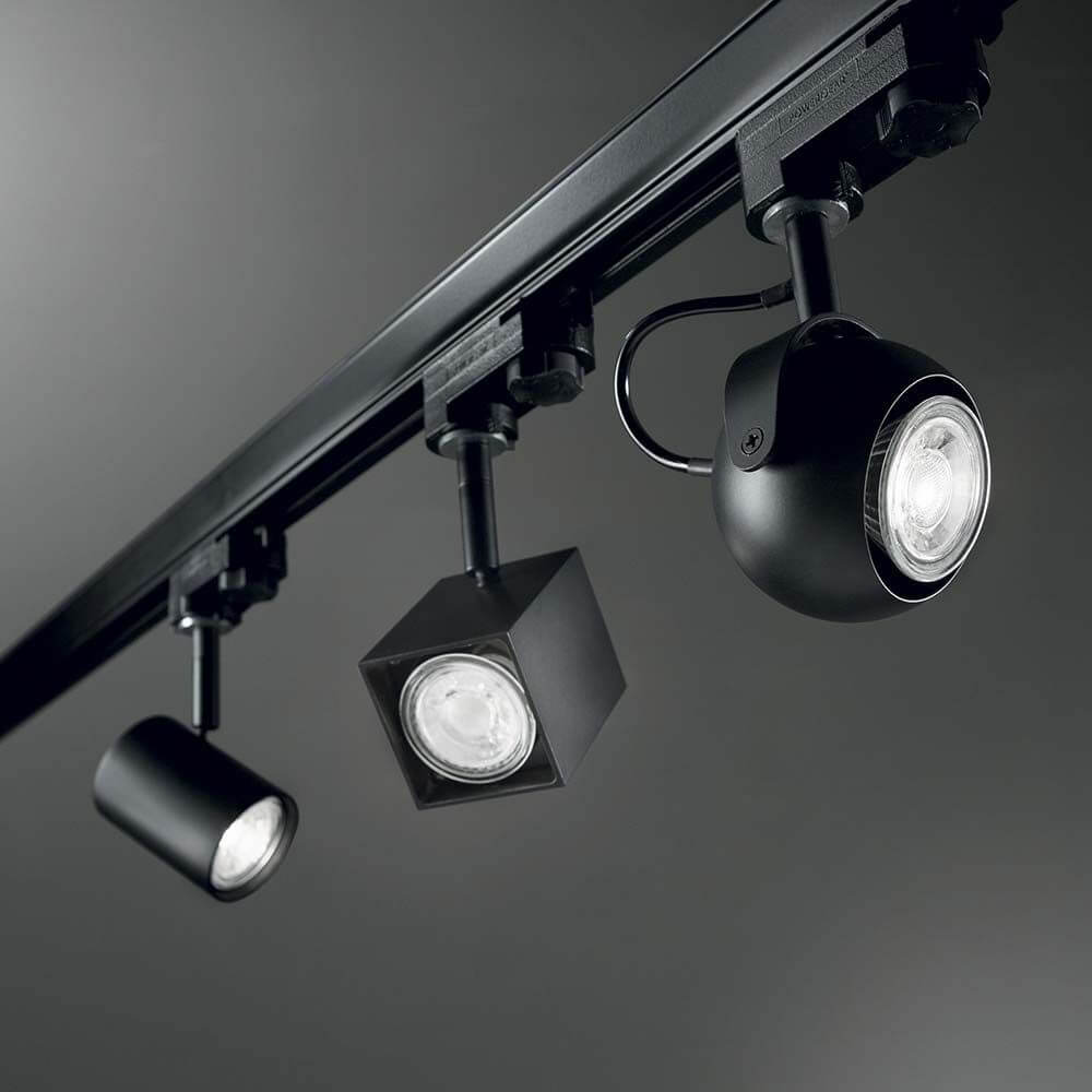 Mouse Schienen-Spot mit mehreren schwarzen Spots an einer Schiene, ideal für modernes Lichtdesign.