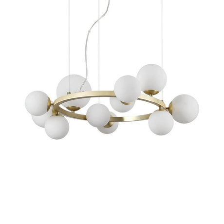 Suspension Perlage 1 avec d'élégantes globes en verre blanches et un cadre couleur or, idéale pour les intérieurs modernes.