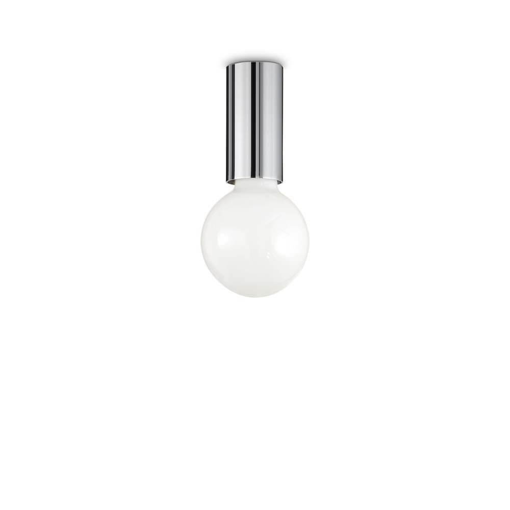 Elegante Petit Deckenlampe mit glänzendem Chrom und runder Glühlampe, perfekt für moderne Innenräume.