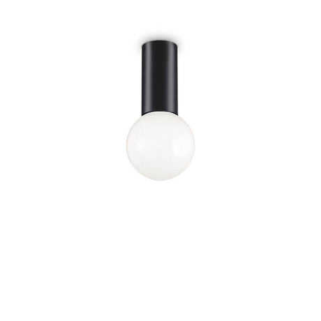 Moderne Petit Deckenlampe mit schlichtem Design und runder Glühbirne, ideal für jeden Raum.