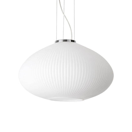 Moderne Plisse Pendelleuchte in Weiß mit elegantem Design und feiner, gerillter Oberfläche.