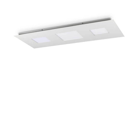 Relax LED Deckenleuchte mit drei quadratischen Lichtpaneelen in modernem Design.