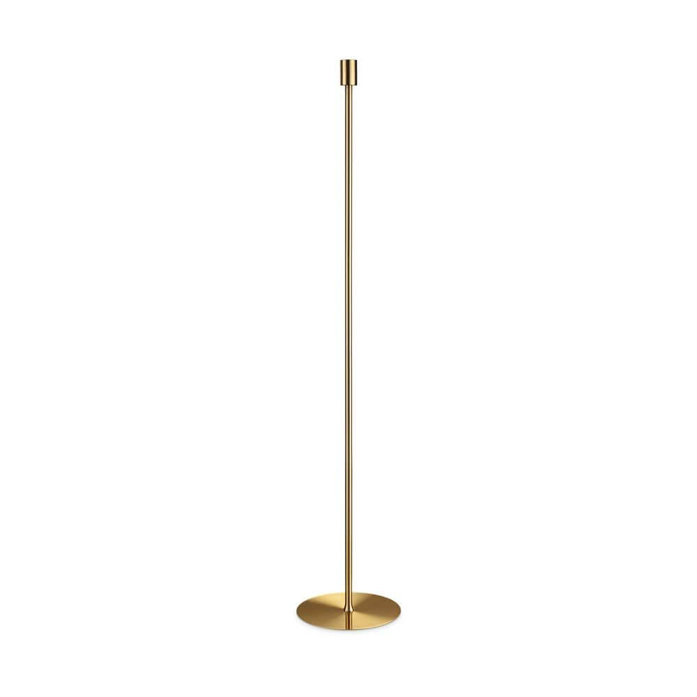 Schlichte und moderne Set Up Stehleuchte in Gold, ideal für jede Wohnumgebung.
