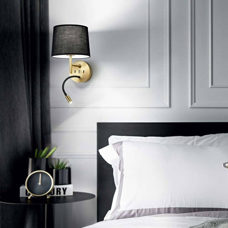 Set Up vegglampe med LED-lesearm, stilren og funksjonell for soverommet ditt.