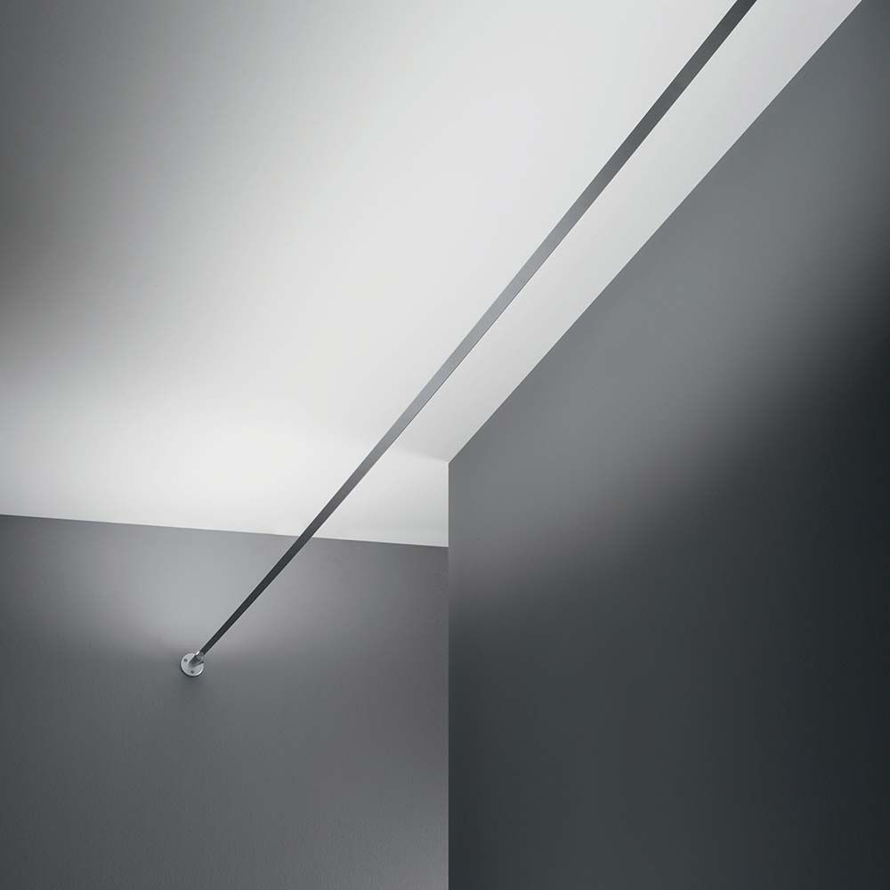 Tesi Flexi Stahlband für LED Strips, elegantes Design, perfekte Lösung für indirekte Beleuchtung in modernen Räumen.