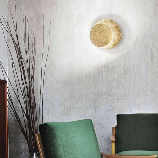 Tick LED Wandleuchte Gold an der Wand, moderne goldene LED-Wandleuchte für stilvolle Innenräume