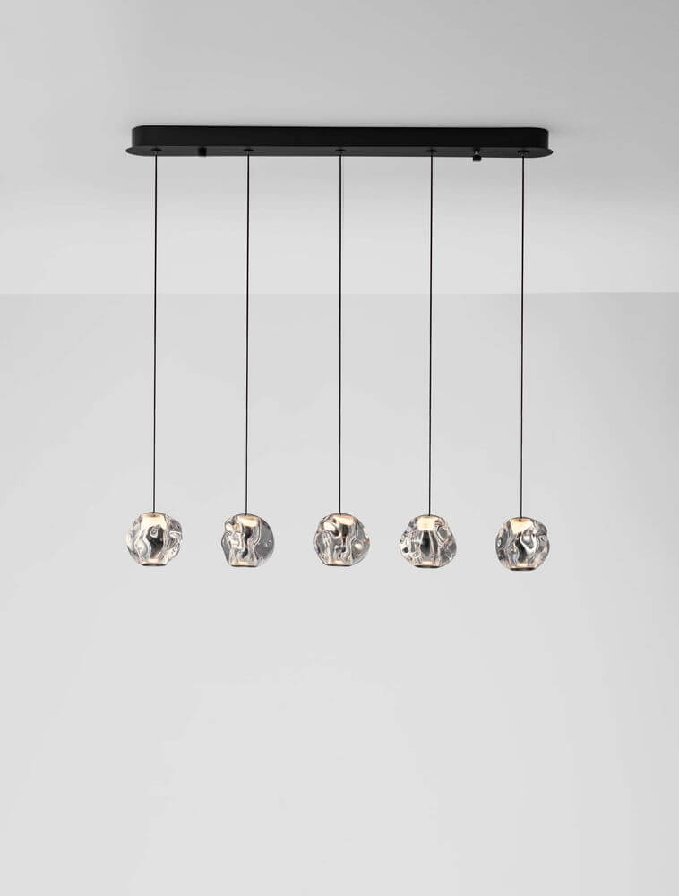 Ifos LED Pendelleuchte Balken 62cm 5-flammig 3000K Schwarz mit fünf pendelnden Leuchtkörpern.